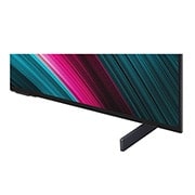 LG Smart TV LG OLED evo AI 4K C5 2025 42 pouces, Espace salon avec une LG OLED TV à fixation murale. Sur la TV se trouve une chaîne de montagnes face à un ciel sombre et nocturne rempli d’étoiles. Cette scène est divisée en deux pour montrer comment, OLED42C54LA, thumbnail 8
