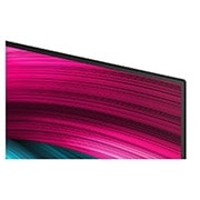 LG Smart TV LG OLED evo AI 4K C5E 2025 48 pouces, Espace salon avec une LG OLED TV à fixation murale. Sur la TV se trouve une chaîne de montagnes face à un ciel sombre et nocturne rempli d’étoiles. Cette scène est divisée en deux pour montrer comment, OLED48C5ELB, thumbnail 7