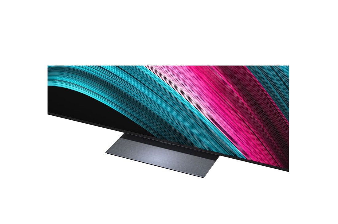 LG Smart TV LG OLED evo AI 4K C5E 2025 83 pouces, Espace salon avec une LG OLED TV à fixation murale. Sur la TV se trouve une chaîne de montagnes face à un ciel sombre et nocturne rempli d’étoiles. Cette scène est divisée en deux pour montrer comment, OLED83C5ELA, thumbnail 8