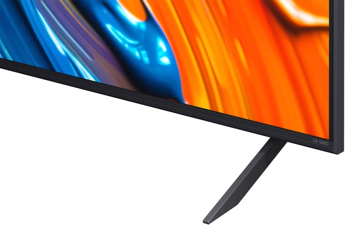 LG Smart TV LG QNED AI QNED82 4K 2025 86 pouces, Comparaison avant et après de la façon dont la mise à l’échelle supérieure LG 4K améliore la qualité d’image. Deux panneaux montrant la même image d’un oiseau coloré assis sur une branche dans une for, 86QNED82A6B, thumbnail 8