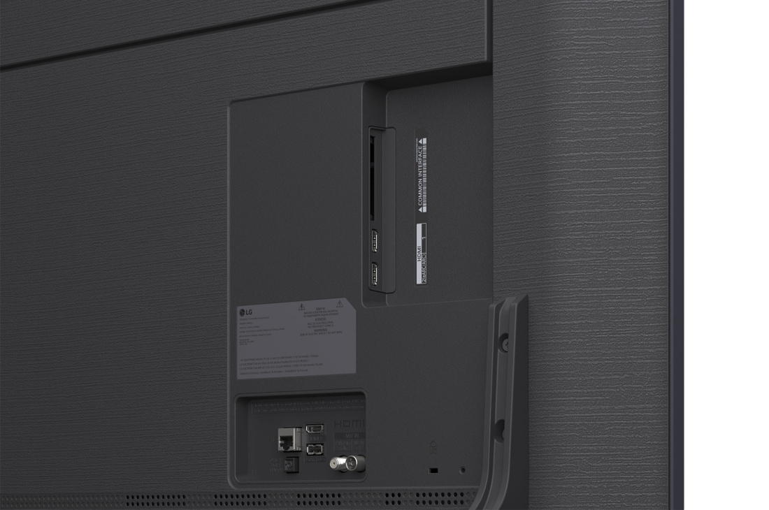 LG Smart TV LG QNED AI QNED82 4K 2025 75 pouces, Télécommande LG AI Magic Remote avec le bouton IA en surbrillance. Autour d’elle se trouvent les différentes fonctionnalités auxquelles un utilisateur peut accéder à partir du bouton. AI Voice ID, AI , 75QNED82A6B, thumbnail 12