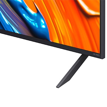 LG Smart TV LG QNED AI QNED82 4K 2025 75 pouces, Comparaison avant et après de la façon dont la mise à l’échelle supérieure LG 4K améliore la qualité d’image. Deux panneaux montrant la même image d’un oiseau coloré assis sur une branche dans une for, 75QNED82A6B, thumbnail 8
