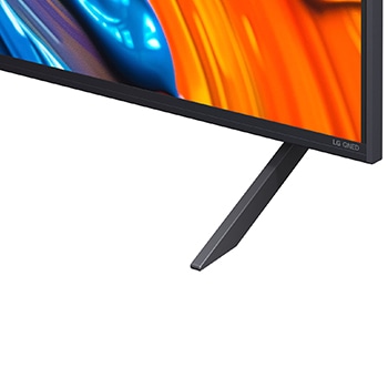 LG Smart TV LG QNED AI QNED82 4K 2025 65 pouces, Comparaison avant et après de la façon dont la mise à l’échelle supérieure LG 4K améliore la qualité d’image. Deux panneaux montrant la même image d’un oiseau coloré assis sur une branche dans une for, 65QNED82A6B, thumbnail 8