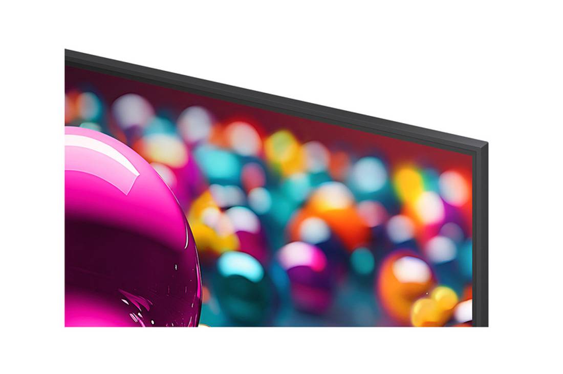 LG Smart TV LG UHD AI UA75 4K 2025 55 pouces, Comparaison avant et après de la façon dont la mise à l’échelle supérieure LG 4K améliore la qualité d’image. Deux panneaux montrant la même image d’un oiseau coloré assis sur une branche dans une for, 55UA75006LA, thumbnail 7