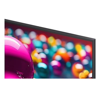 LG Smart TV LG UHD AI UA75 4K 2025 55 pouces, Comparaison avant et après de la façon dont la mise à l’échelle supérieure LG 4K améliore la qualité d’image. Deux panneaux montrant la même image d’un oiseau coloré assis sur une branche dans une for, 55UA75006LA, thumbnail 7