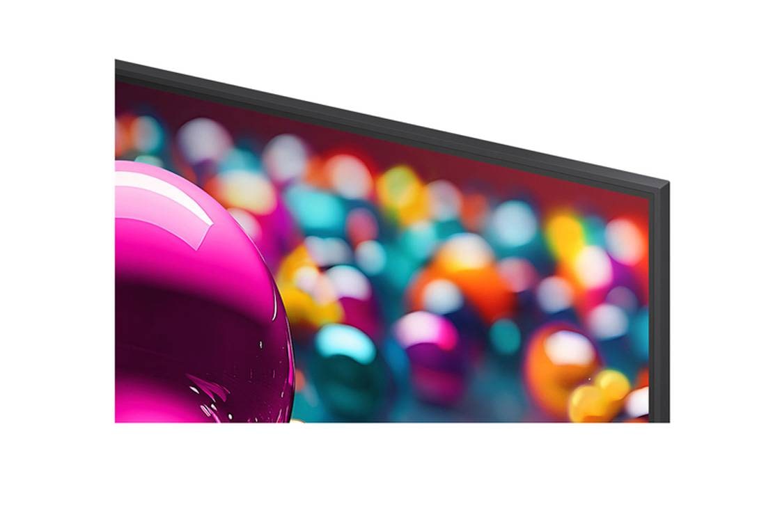 LG Smart TV LG UHD AI UA75 4K 2025 65 pouces, Comparaison avant et après de la façon dont la mise à l’échelle supérieure LG 4K améliore la qualité d’image. Deux panneaux montrant la même image d’un oiseau coloré assis sur une branche dans une for, 65UA75006LA, thumbnail 7