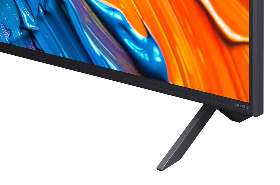 LG Smart TV LG QNED AI QNED82 4K 2025 50 pouces, Comparaison avant et après de la façon dont la mise à l’échelle supérieure LG 4K améliore la qualité d’image. Deux panneaux montrant la même image d’un oiseau coloré assis sur une branche dans une for, 50QNED82A6B, thumbnail 8