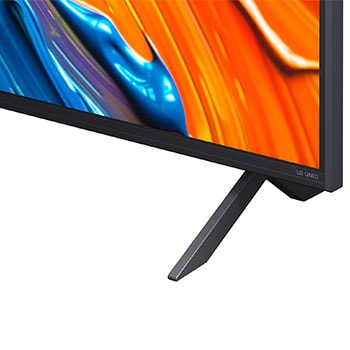 LG Smart TV LG QNED AI QNED82 4K 2025 50 pouces, Comparaison avant et après de la façon dont la mise à l’échelle supérieure LG 4K améliore la qualité d’image. Deux panneaux montrant la même image d’un oiseau coloré assis sur une branche dans une for, 50QNED82A6B, thumbnail 8