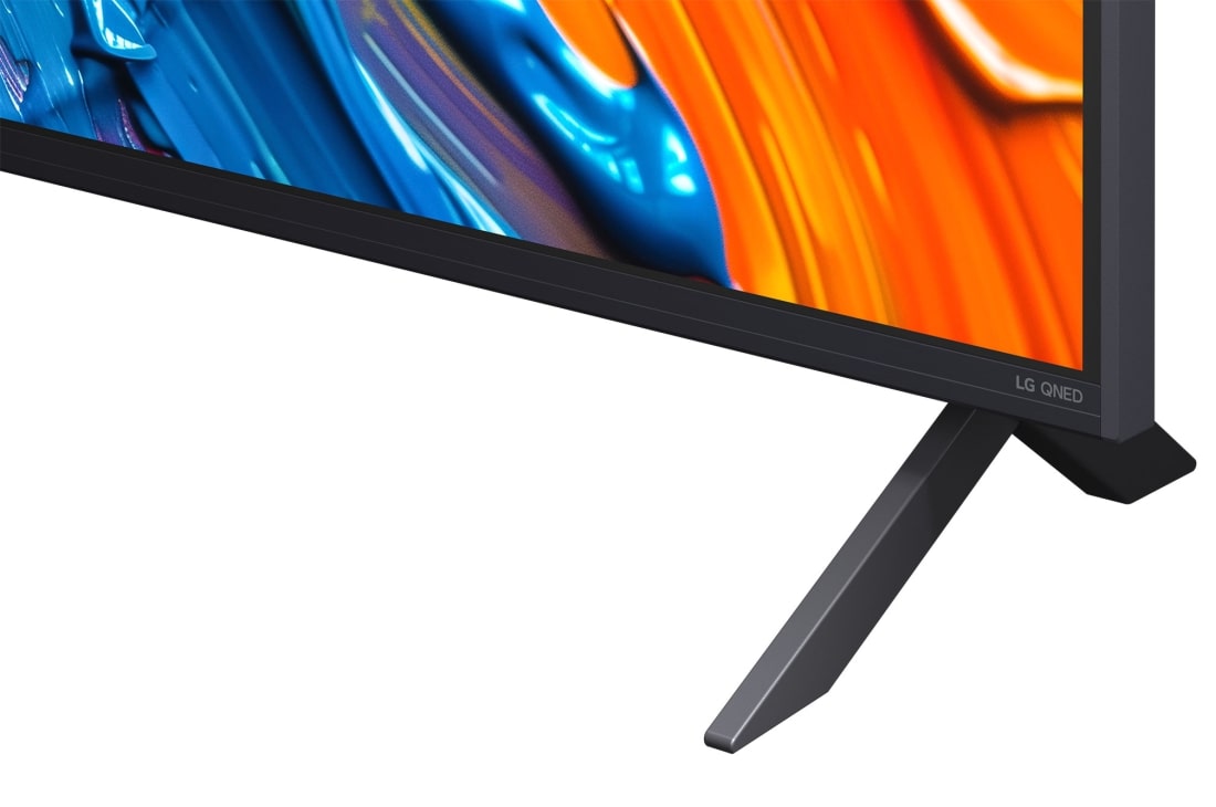 LG Smart TV LG QNED AI QNED82 4K 2025 43 pouces, Comparaison avant et après de la façon dont la mise à l’échelle supérieure LG 4K améliore la qualité d’image. Deux panneaux montrant la même image d’un oiseau coloré assis sur une branche dans une for, 43QNED82A6B, thumbnail 8