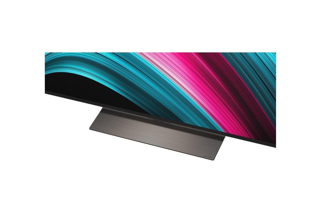 LG Smart TV LG OLED evo AI 4K C5 2025 55 pouces, Espace salon avec une LG OLED TV à fixation murale. Sur la TV se trouve une chaîne de montagnes face à un ciel sombre et nocturne rempli d’étoiles. Cette scène est divisée en deux pour montrer comment, OLED55C56LB, thumbnail 8