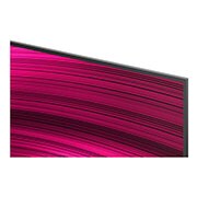 LG Smart TV LG OLED evo AI 4K C5 2025 65 pouces, Espace salon avec une LG OLED TV à fixation murale. Sur la TV se trouve une chaîne de montagnes face à un ciel sombre et nocturne rempli d’étoiles. Cette scène est divisée en deux pour montrer comment, OLED65C55LA, thumbnail 7