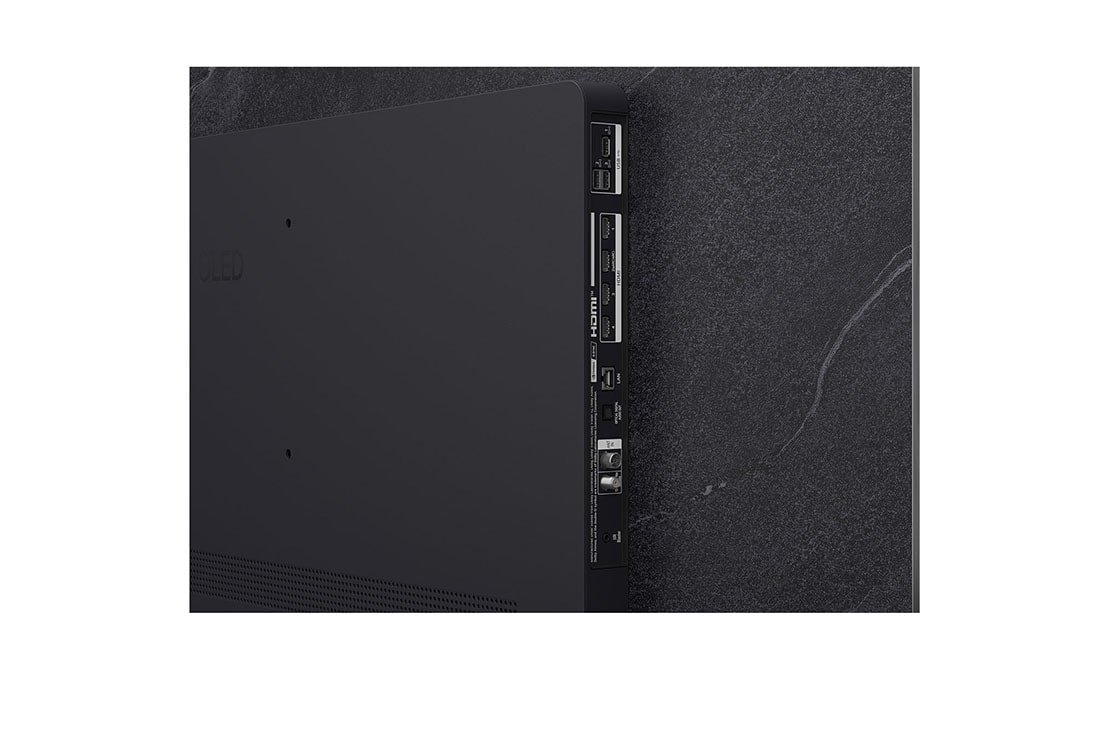 LG Smart TV LG OLED evo AI 4K C5 2025 77 pouces, Un léopard dans la forêt avec des couleurs et des détails éclatants. On voit une grille et une lumière briller derrière le léopard, indiquant comment LG AI Picture Pro a apporté des améliorations visu, OLED77C55LA, thumbnail 10