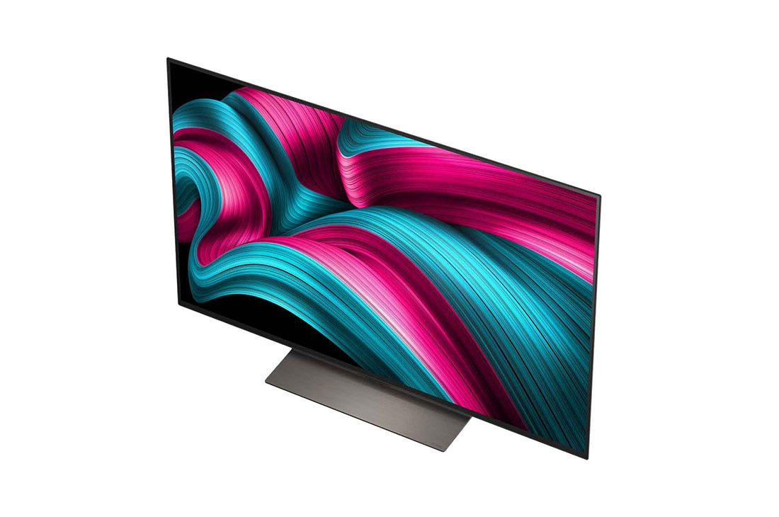 LG Smart TV LG OLED evo AI 4K C5 2025 48 pouces, Feu de camp la nuit en plein milieu de la nature. Au loin se trouve une forêt et un lac. Le ciel nocturne est rempli d’étoiles. Toute la scène est divisée en deux. Un côté est plus sombre et plus tern, OLED48C56LB, thumbnail 6