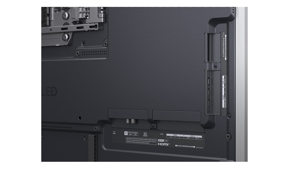 LG Smart TV LG OLED evo AI 4K G5 2025 55 pouces, Écran LG TV avec une télécommande AI Magic Remote au premier plan. Le bouton IA est mis en surbrillance et une bulle de dialogue montre du texte : suggérez un film que j’aime. À l’écran, nous voyons l, OLED55G55LW, thumbnail 11