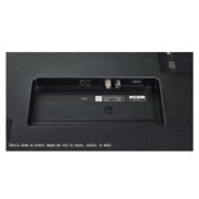 LG Smart TV LG QNED evo AI QNED93 MiniLED 4K 2025 75 pouces, Écran LG TV avec une télécommande AI Magic Remote au premier plan. Le bouton IA est mis en surbrillance et une bulle de dialogue montre du texte : suggérez un film que j’aime. À l’écran, nous voyons l, 75QNED93A6A, thumbnail 11