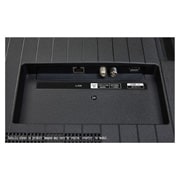 LG Smart TV LG QNED evo AI QNED93 MiniLED 4K 2025 85 pouces, Écran LG TV avec une télécommande AI Magic Remote au premier plan. Le bouton IA est mis en surbrillance et une bulle de dialogue montre du texte : suggérez un film que j’aime. À l’écran, nous voyons l, 85QNED93A6A, thumbnail 11