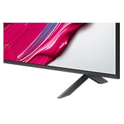 LG Smart TV LG QNED AI QNED80 4K 2025 86 pouces, Vue de l’intérieur d’une grotte avec une vue vers son entrée donnant sur un ciel bleu et l’horizon. L’ensemble de la scène est divisé en deux pour montrer la capacité de la gradation locale avancée de, 86QNED80A6A, thumbnail 8