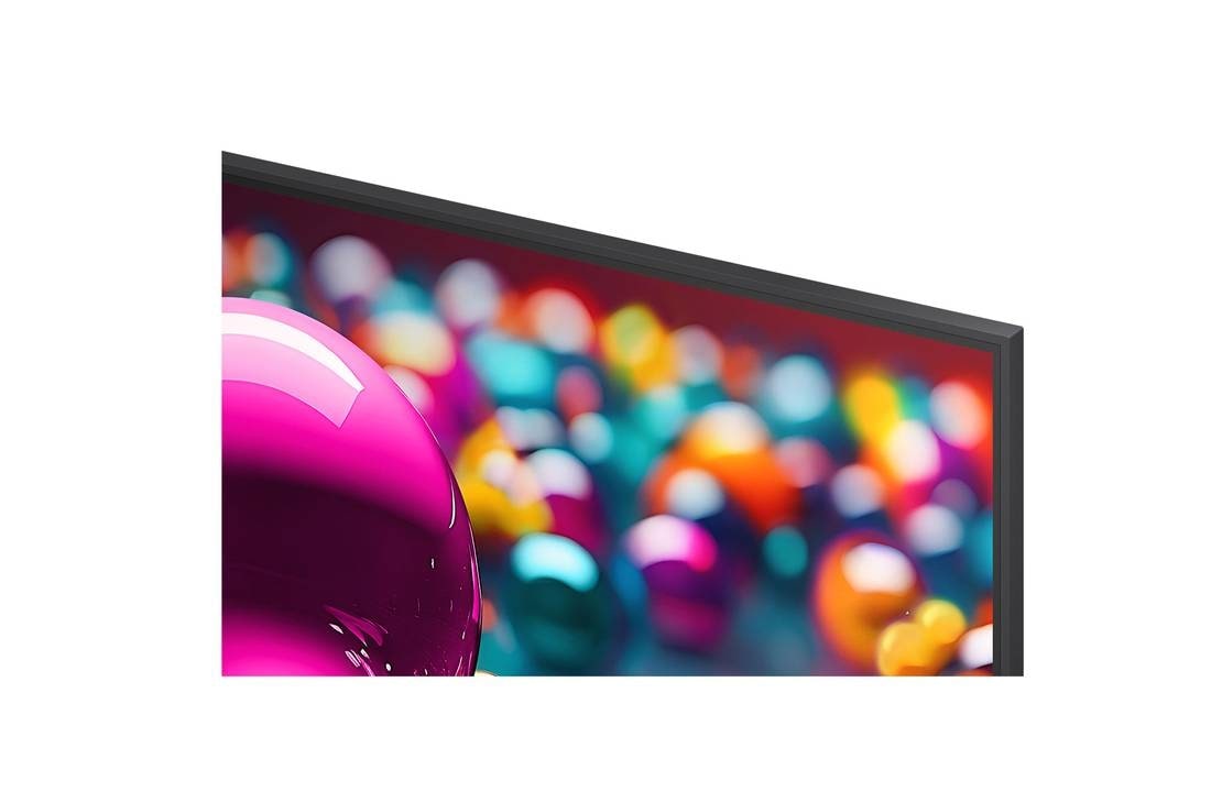 LG Smart TV LG UHD AI UA74 4K 2025 43 pouces, Comparaison avant et après de la façon dont la mise à l’échelle supérieure LG 4K améliore la qualité d’image. Deux panneaux montrant la même image d’un oiseau coloré assis sur une branche dans une for, 43UA74006LB, thumbnail 7