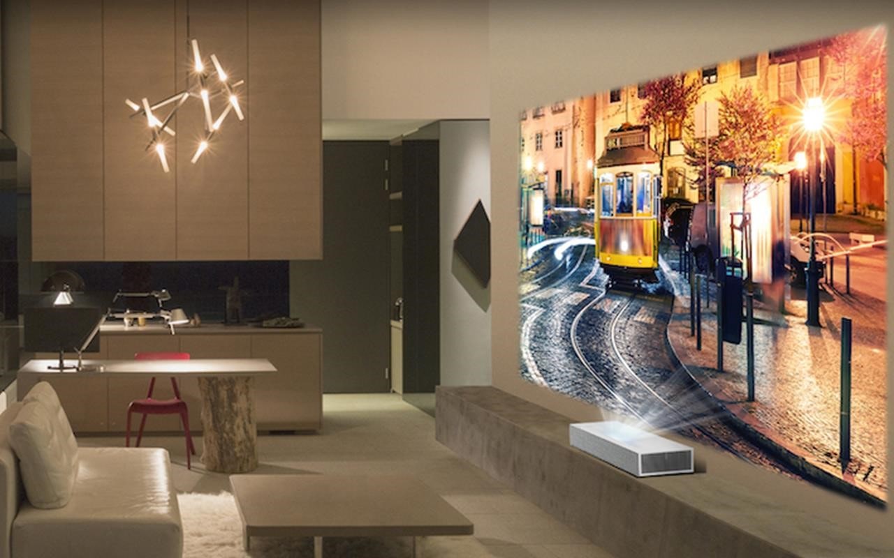 Un projecteur LED ou laser imite un écran de cinéma.
