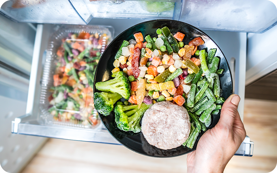 Correctly storing a bowl of different foods in the refrigerator