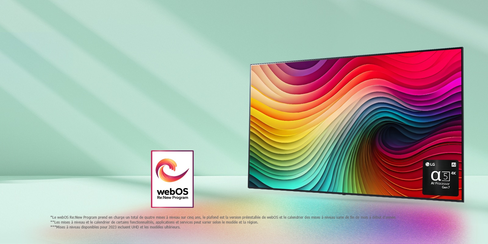 Un LG NanoCell TV sur un fond vert menthe qui affiche des tourbillons multicolores à l’écran et une image du processeur IA alpha 5 Gen 7 dans le coin inférieur droit. Une lumière brille et dessine des ombres colorées en dessous. Le logo du programme webOS Re:New est sur l’image. Une notice indique : « Le webOS Re:New Program prend en charge un total de quatre mises à niveau sur cinq ans, le plafond est la version préinstallée de webOS et le calendrier des mises à niveau varie de fin de mois à début d’année. » « Les mises à niveau et le calendrier de certains fonctionnalités, applications et services peut varier selon le modèle et la région. »  « Mises à niveau disponibles pour 2023 incluent UHD et les modèles ultérieurs. »