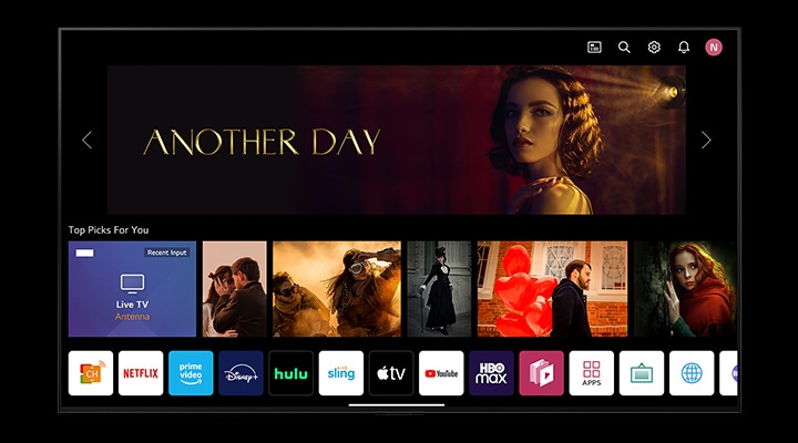 Plusieurs applications flottent sur un fond noir, puis s'alignent parfaitement sur l'écran du téléviseur..