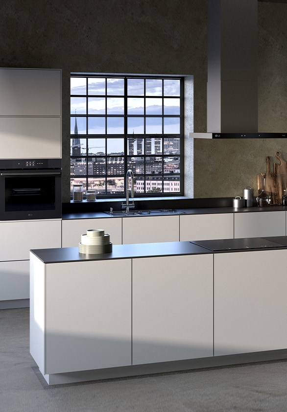 Снимка на интериора на кухнята с вградена фурна, аспиратор и LG индукционен плот.