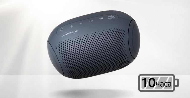 LG XBOOM Go е наклонен наляво и плува във въздуха.