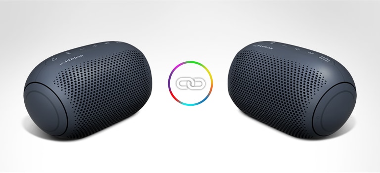 Два LG XBOOM Go са поставени на бял фон, а между тях има икона с пръстен.