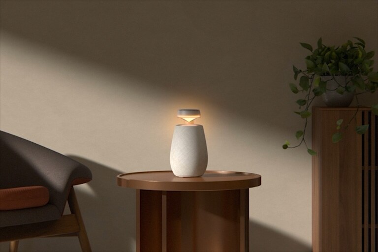 Видеоклип, който показва вариациите в цветовото осветление на LG XBOOM 360 XO2T.