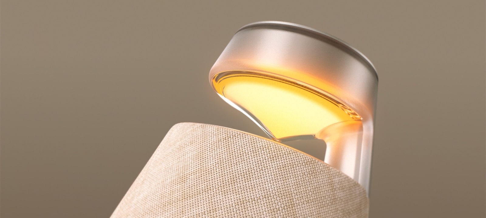 Видеоклип на LG XBOOM 360 XO2T с приближение, за да покаже 360-градусов дизайн.