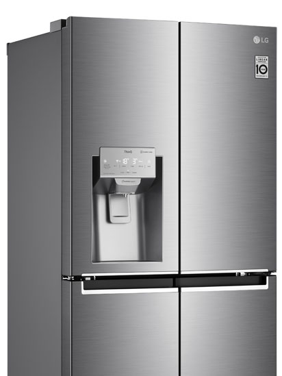 Изглед на горната част на LG Хладилник, който подчертава матово черна неръждаема стомана