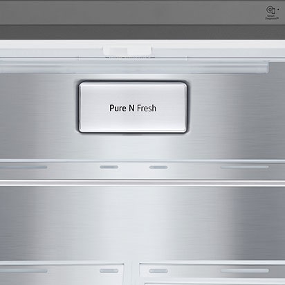 Близък кадър на интериор на хладилник, метален дизайн в дъното