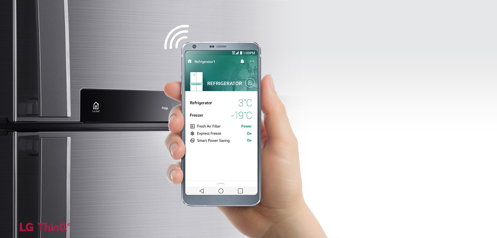Смартфон, показващ контролите на хладилника в приложението LG ThinQ.