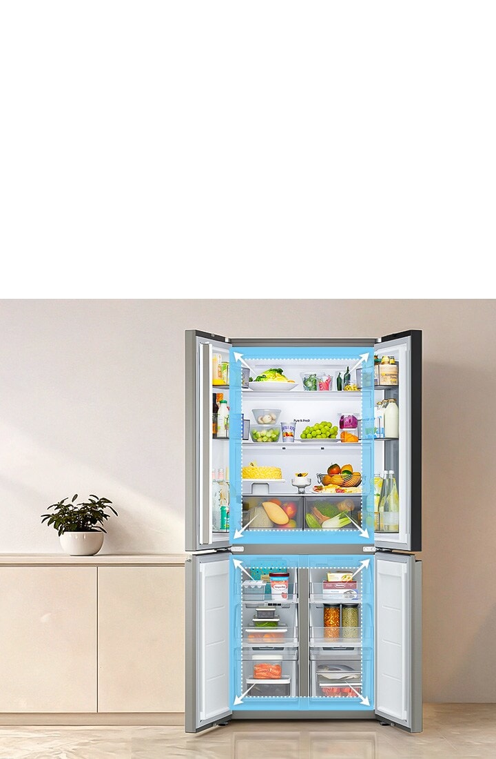 Отворен изглед на Multi Door хладилника на LG, показващ просторно вътрешно пространство с подчертани зони за съхранение.