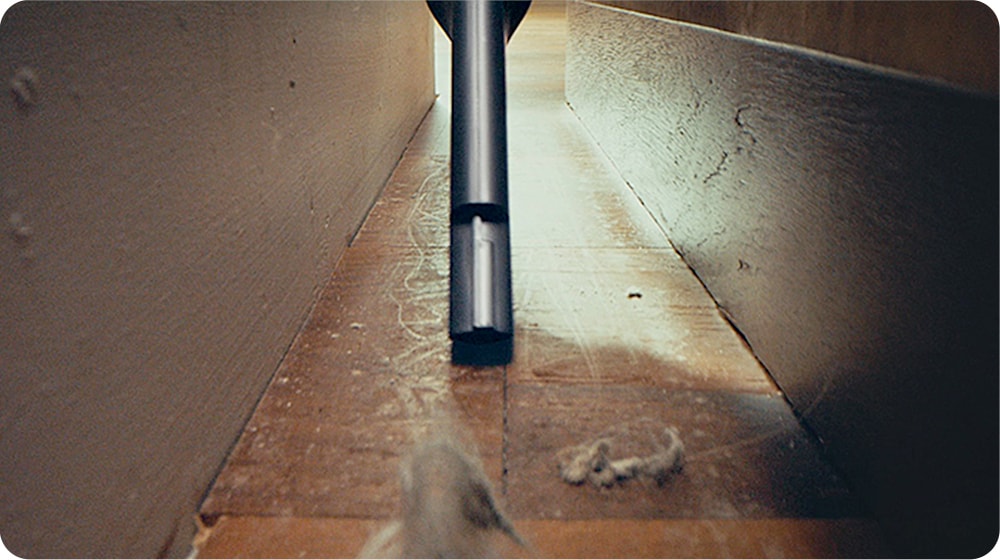 Using the Creative Tool, we're going to show you how to suck in the dust between the narrow gaps.