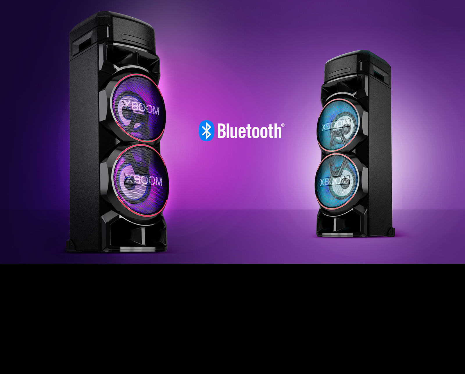 Два LG XBOOM, поставени един срещу друг в ъглите по диагонал, на пурпурен фон; между тях се вижда логото на Bluetooth.