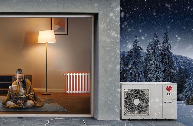 Жена в къща с термопомпа