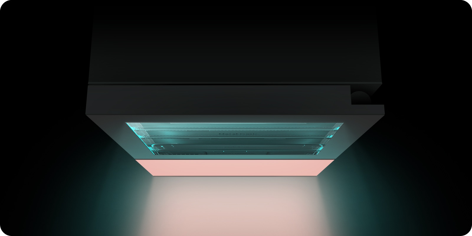 Изображението показва изглед отгоре на хладилника, докато от него излиза светлина, на тъмен фон.