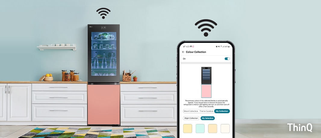 Изображението показва хладилник и смартфон, свързани чрез Wi-Fi. На екрана на телефона е отворено приложението LG ThinQ, което показва наличните цветове на  LG InstaView с MoodUP хладилник с долна камера.
