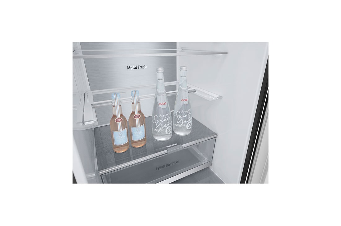 LG Хладилник c долна камера, DoorCooling+™ технология, 387L капацитет, Отворена лява врата с изглед към храната, GBV7280DEV, thumbnail 12