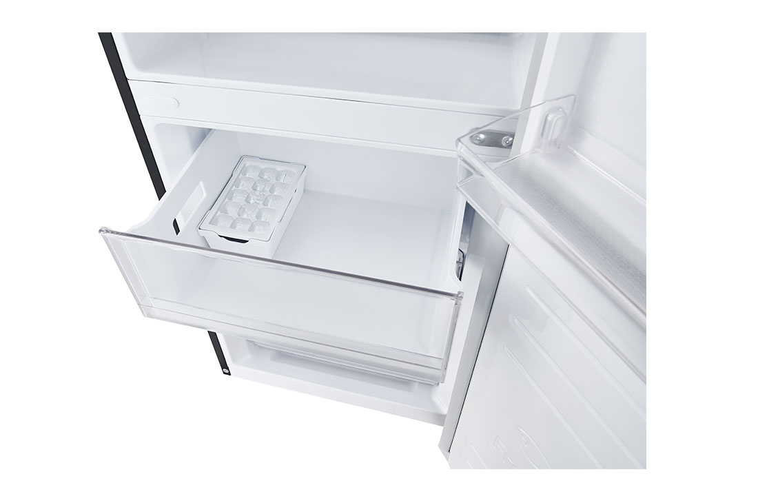 LG Хладилник c долна камера, DoorCooling+™ технология, 384L капацитет, Изглед на поставката за-лед, GBP62MCNBC, thumbnail 9