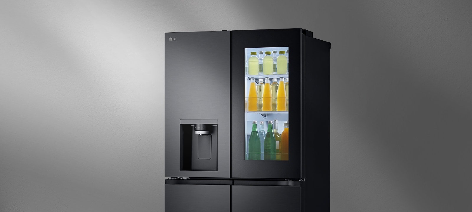 Почукайте два пъти по вратата на LG InstaView и светлината на InstaView ще се включи, разкривайки хранителните продукти вътре, без да отваряте вратата.