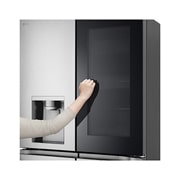 LG InstaView™ Multi-Door хладилник, DoorCooling+™ и ThinQ™ технология, 646L капацитет, Предна горна врата, отворена с изглед към храната, GMK961PY5E, thumbnail 4