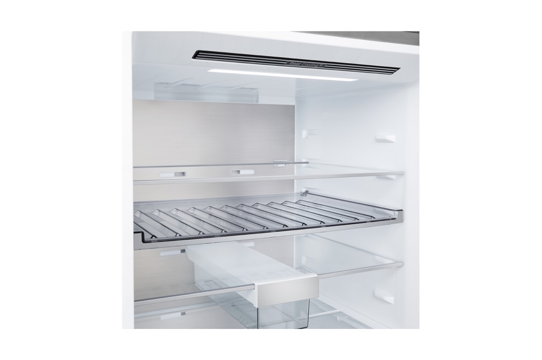 LG Хладилник c долна камера, DoorCooling+™ и ThinQ™ технология, 465L капацитет, Изглед на поставката за лед 2, GBBW726CMB, thumbnail 7