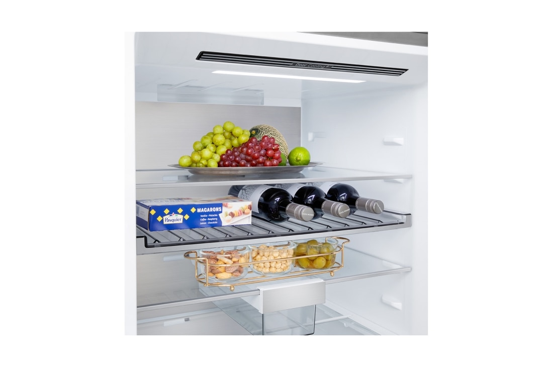 LG Хладилник c долна камера, DoorCooling+™ и ThinQ™ технология, 465L капацитет, Изглед на поставката за лед , GBBW726CMB, thumbnail 8