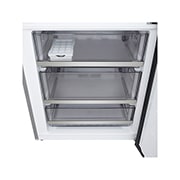 LG Хладилник c долна камера, DoorCooling+™ и ThinQ™ технология, 465L капацитет, Изглед на поставката за лед 2, GBBW322CPY, thumbnail 7