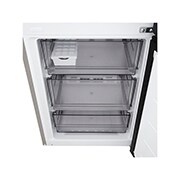 LG Хладилник c долна камера, DoorCooling+™ и ThinQ™ технология, 375L капацитет, Изглед на поставката за лед 2, GBBS524CPY, thumbnail 7