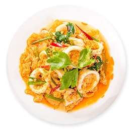 Калмар с къри на прах, приготвен чрез стир фрай