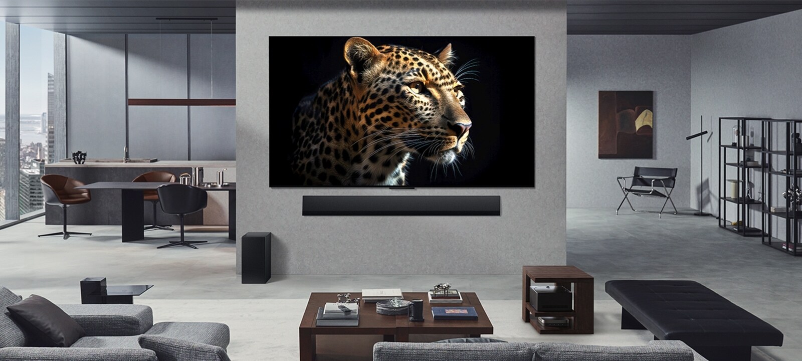 Монтиран на стената LG OLED M5 TV и LG Soundbar в хола на стилен апартамент. Zero Connect Box, скрита под странична маса. 